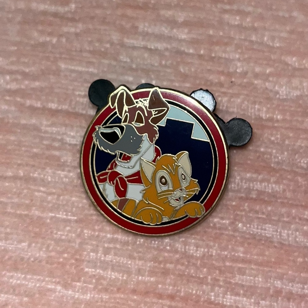 Oliver and Company Best Friends Pin
